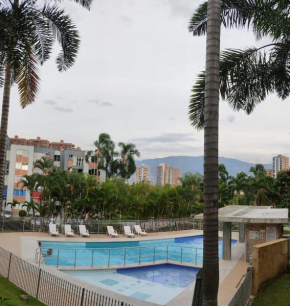 Encantador apto con piscina y parking en calasanz